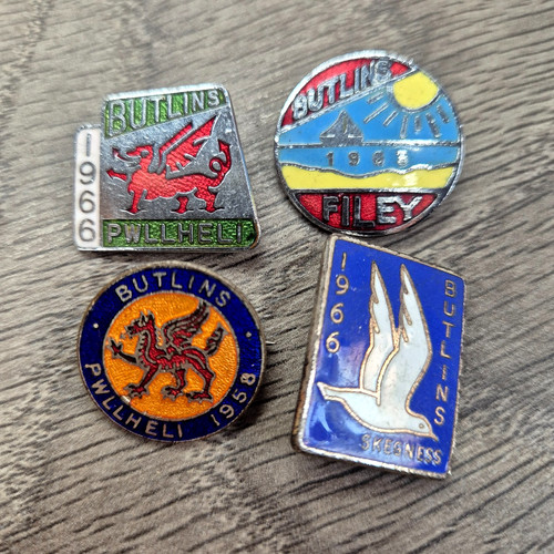 Vintage butlins pin badge - pin,