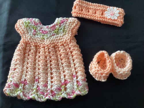 Hand knitted dolls clothes - , to