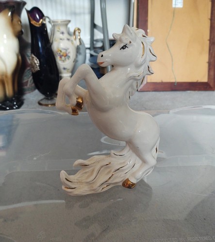 Vintage horse statue - statue, porcelain