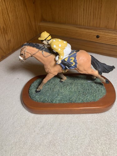 Race horse figurine statue - figurine,