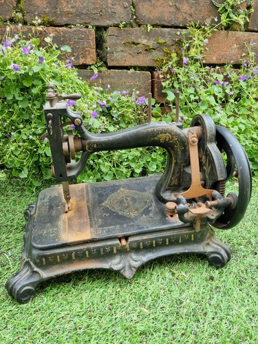Atlas antique sewing machine - b,