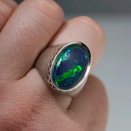Large black opal triplet - black,