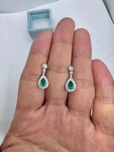 Pear cut emerald - ct,
