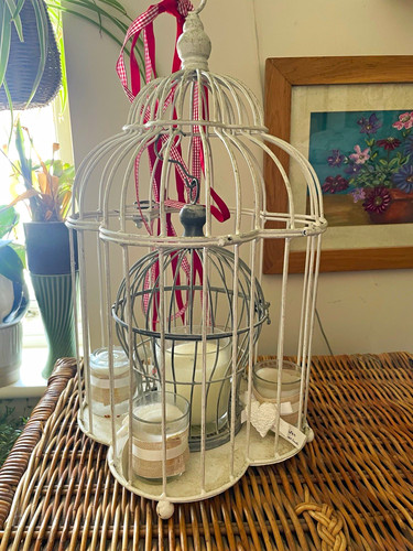 Handing birdcage tea light - tea,