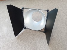 Bowens L Series 30cm Reflector with Barn Doors