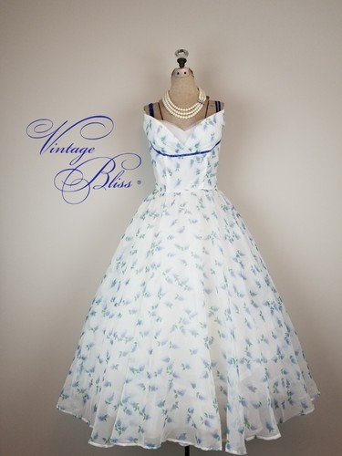 Beautiful vintage 1950 white - beautiful,