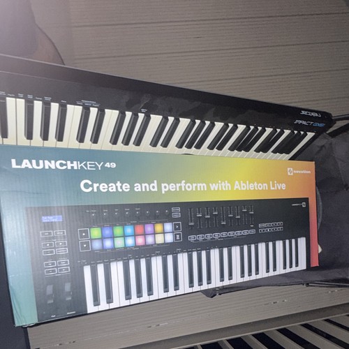 Novation launchkey midi - novation,