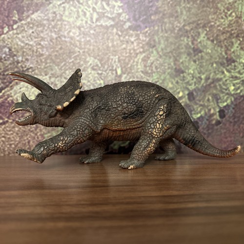 Aaa large inch triceratops - aaa,