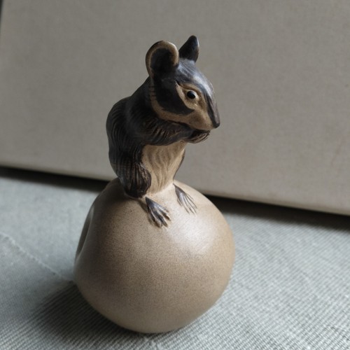 Poole pottery mouse an - on,