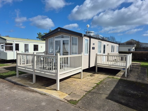 Butlins skegness mon apr - butlins,