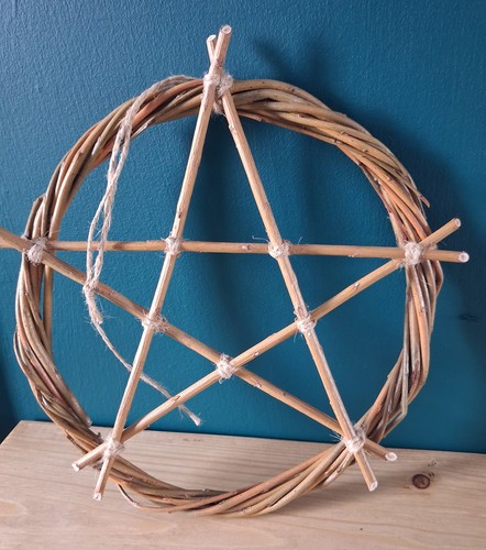 Natural willow pentacle - natural,