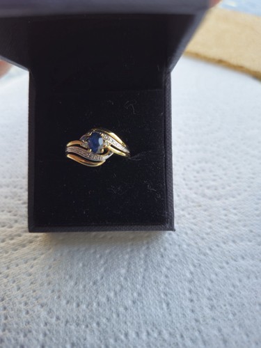 Saphire and diamond ring 9ct - saphire,