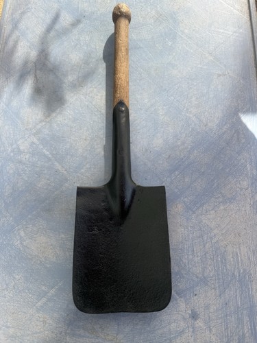 Ww2 german entrenching tool - entrenching,