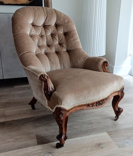 Victorian button back walnut - back,