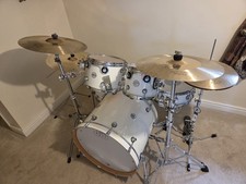 DW Design 22" shell pack 5 piece drum kit with Zildjian K custom Hybrid Cymbals