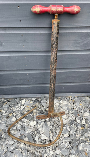 Vintage hand tyre - hand, pump