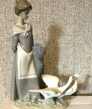 Lovely Lladro Porcelain Figure