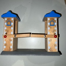 Brio Thomas Train Engine Track Wooden Lifting Drawbridge Tunnel