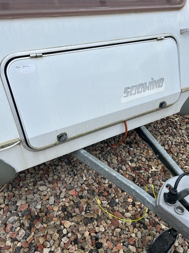 Caravan front gas - front,