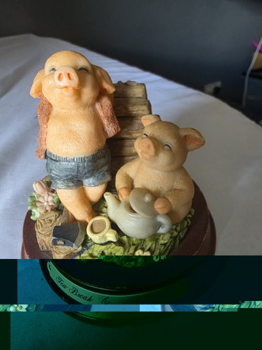 Collectable resin pigs - resin, "pigs"