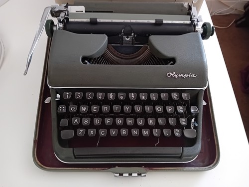 Olympia sm2 typewriter - typewriter, with