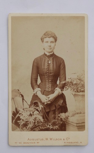Cdv pretty victorian lady - a,