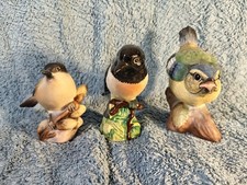 3 pottery birds, Crown