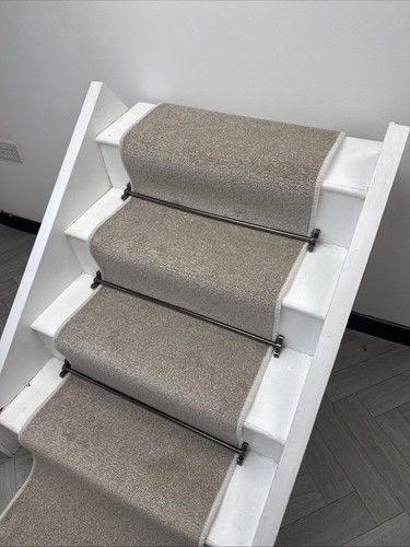 Carpet stair runner - carpet, steps