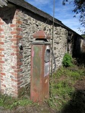 Photo Petrol Pump - Old petrol