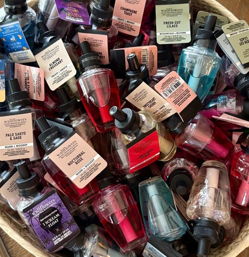 Bath body works wallflowers - &,