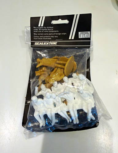 Scalextric c662 spectators - scalextric,