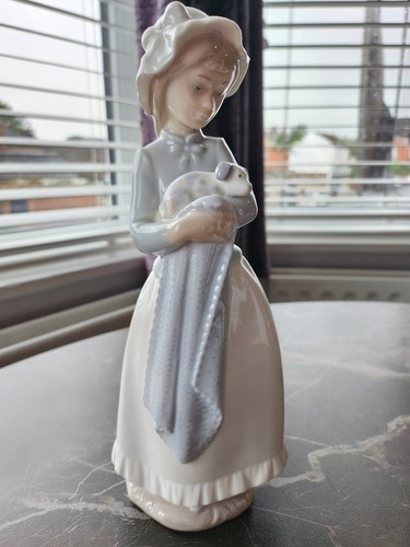 1987 nao lladro nina dulce - by,