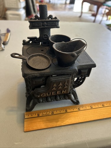 Vintage queen cast - cast, stove