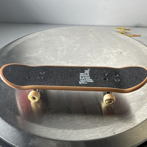 Tech deck label skull graphic - skull,