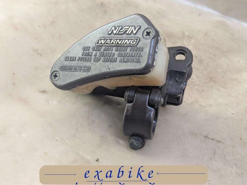 Front brake master cylinder - front,