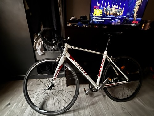 Giant entry level road - giant, bike