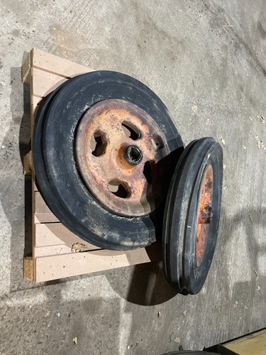 Pair cast front wheels - front, /