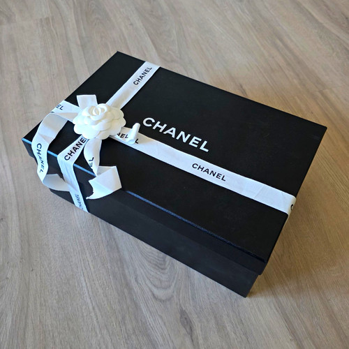 Chanel black rectangular gift - black,