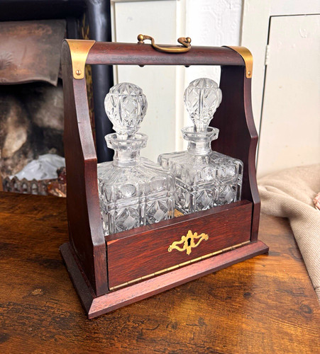 Double tudor tantalus - tudor,