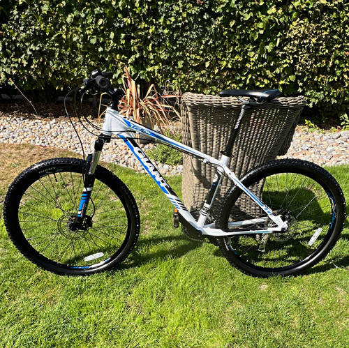 Giant talon mountain bike - 27.5,
