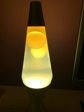 Lava Lamp 16-inch Retro Wax Liquid Light Room Decor Yellow / Gold - Silver case 