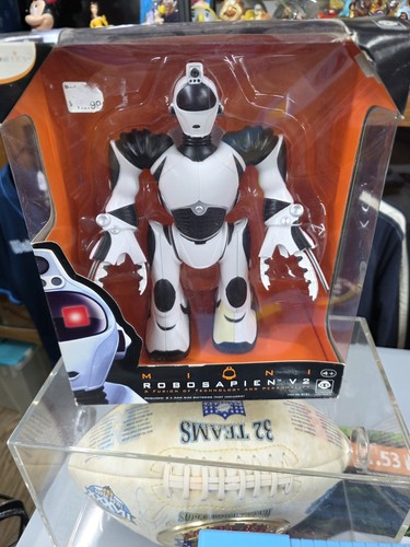 Robosapien robot figure - v2,