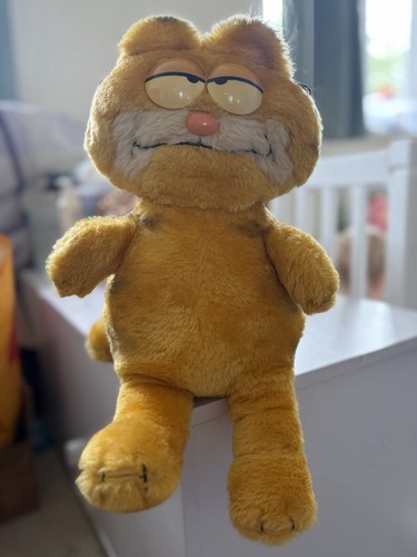 Garfield fat cat very old - cat,