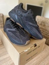 Adidas Yeezy Boost 700