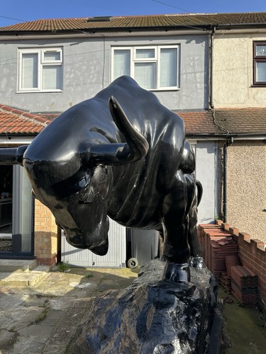Life size bull statue - size,