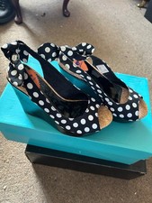 Size 4 shoes in excellent