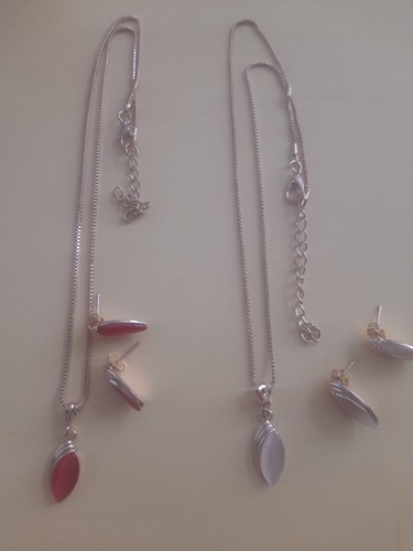 Bundle necklace and - of,