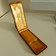 AN ORIGINAL VINTAGE 1940s