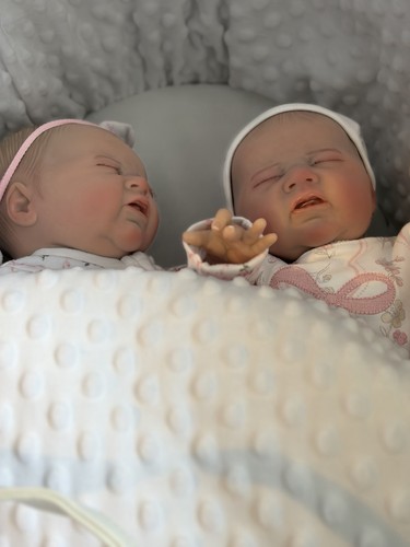 Reborn baby girl - reborn, with