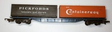 Hornby R633 Freightliner wagon with Pickfords/Containerway containers, good